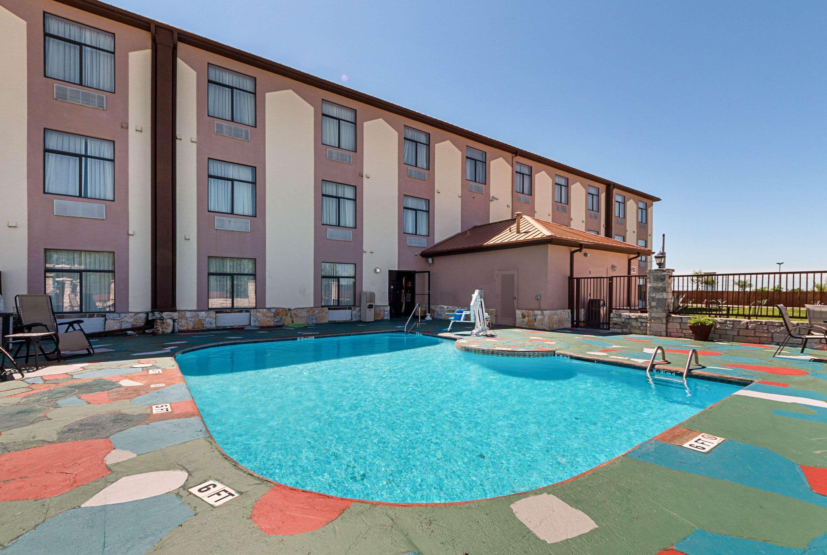 Quality & Hotel 3*